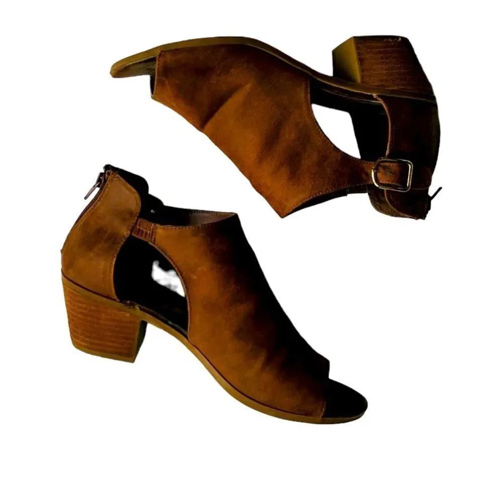 Carlos Santana Block Heel Peep Hole Brown Faux Suede Booties sz 8.5”